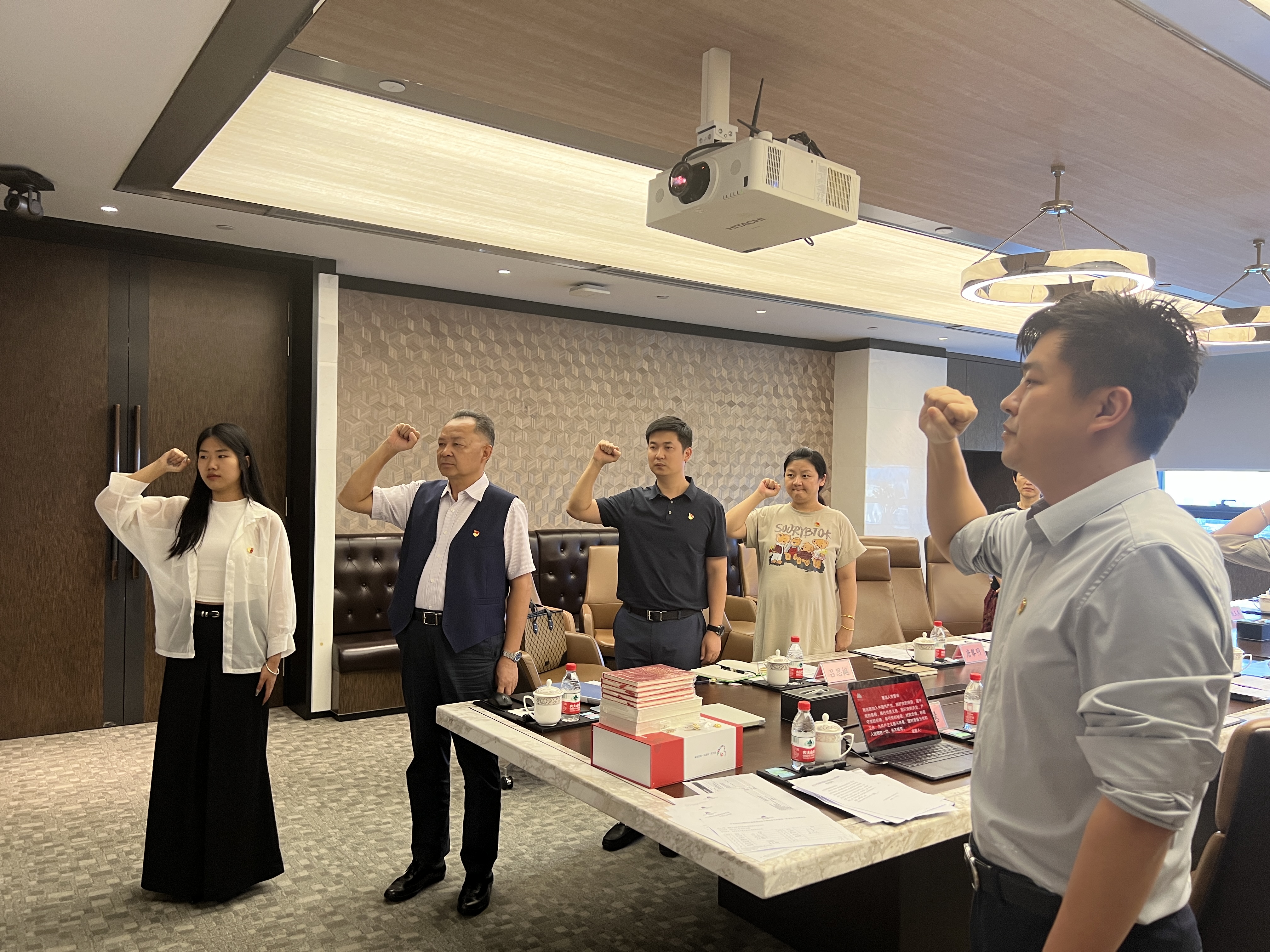 重温入党宣誓词.JPG